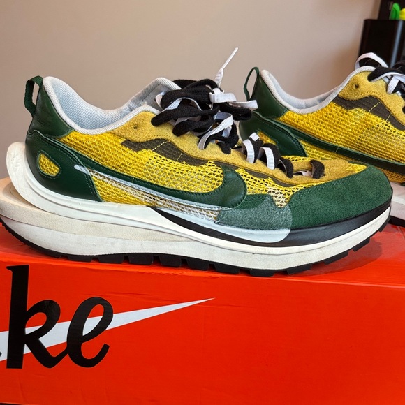 Nike Men’s Vaporwaffle / Sacai Sneaker - Picture 2 of 6